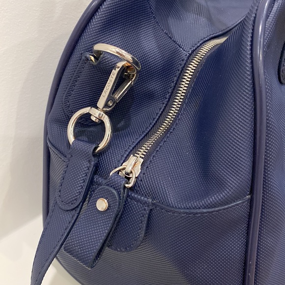 Lacoste crossbody bag with strap - Picture 3 of 9